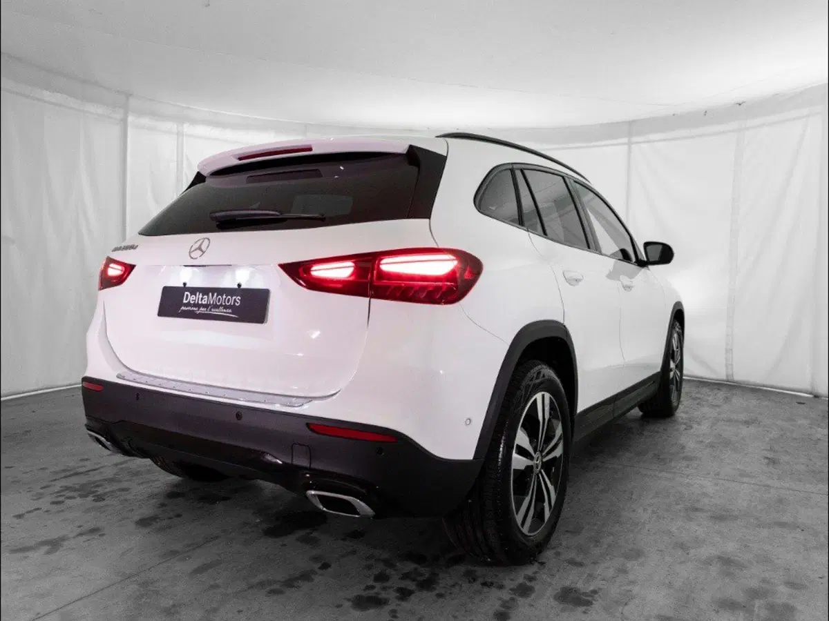 Mercedes-Benz GLA SUV nuova a Macerata (6)