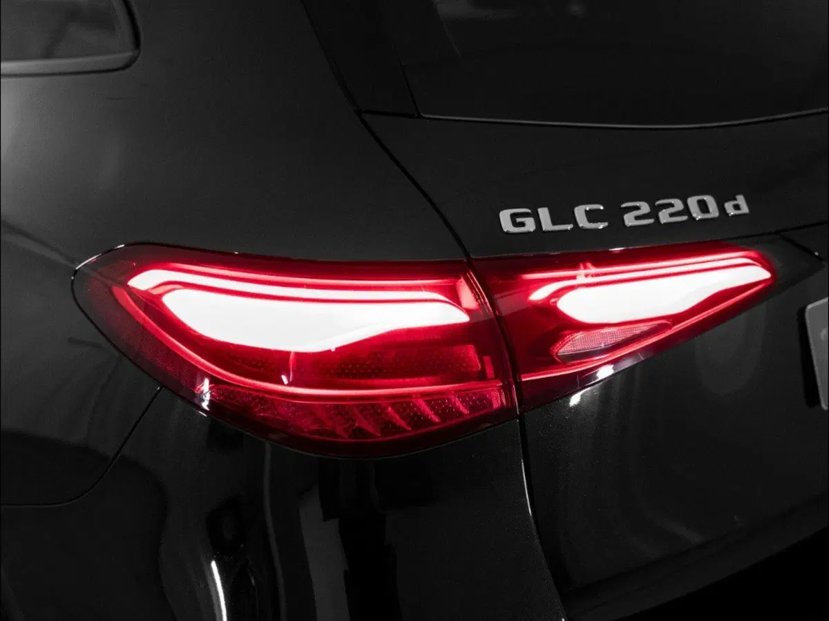 Mercedes-Benz GLC SUV nuova a Macerata (3)