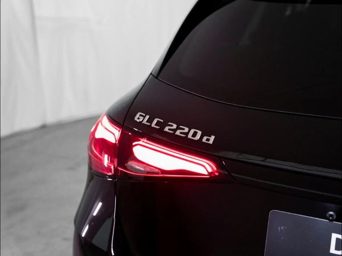 Mercedes-Benz GLC SUV nuova a Macerata (4)