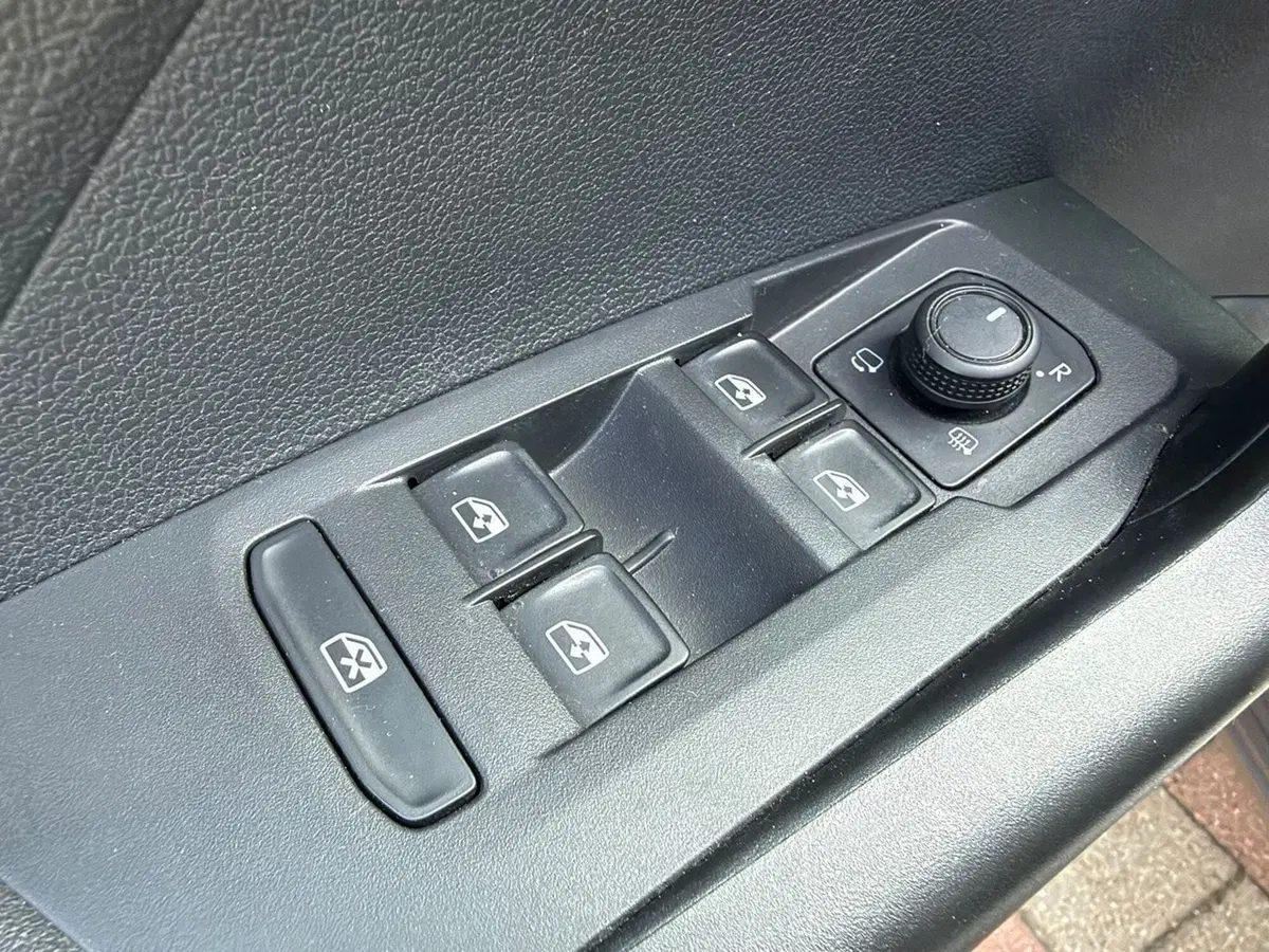 Volkswagen T-Cross usata a Pavia (11)