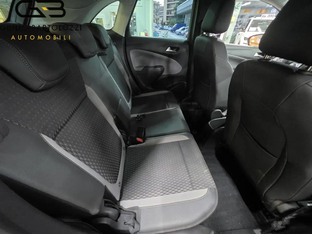 Opel Crossland X usata a Prato (11)
