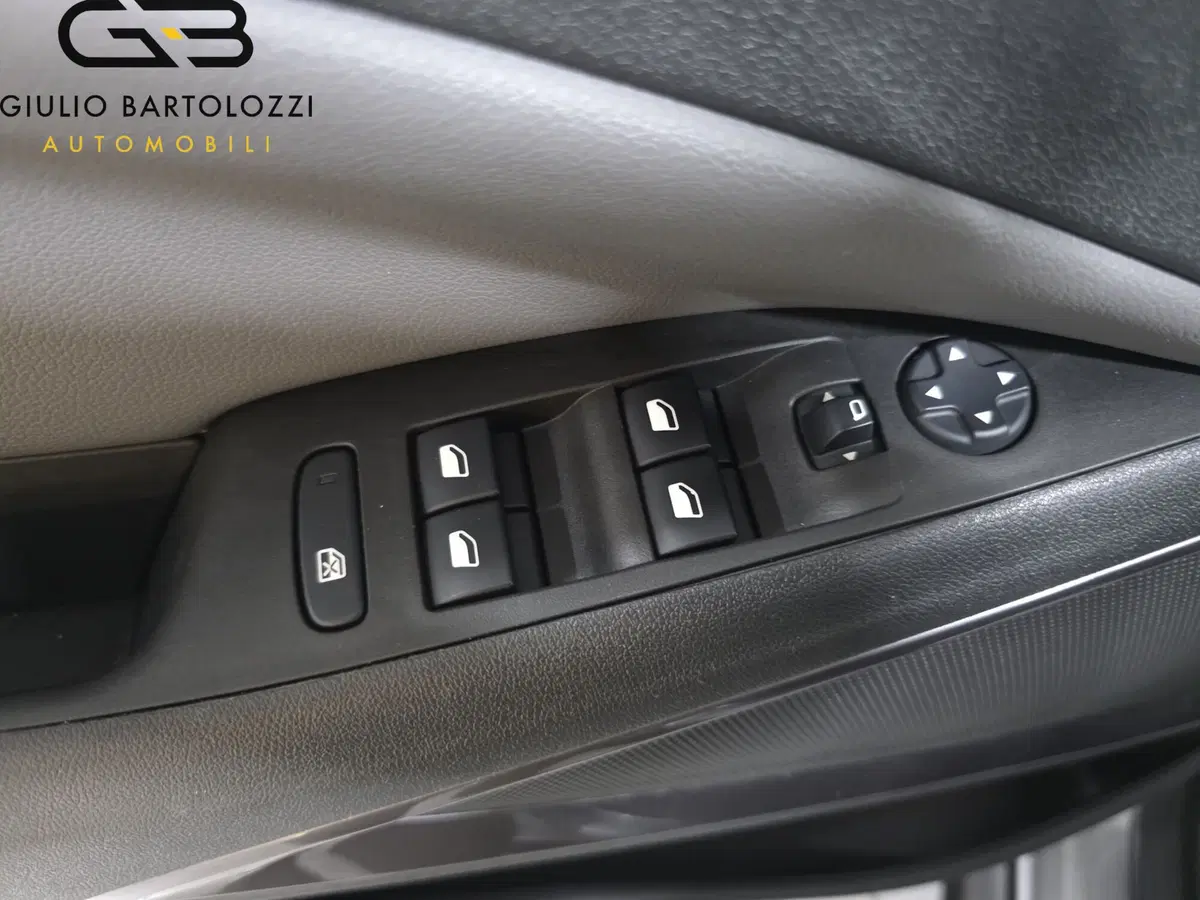 Opel Crossland X usata a Prato (13)