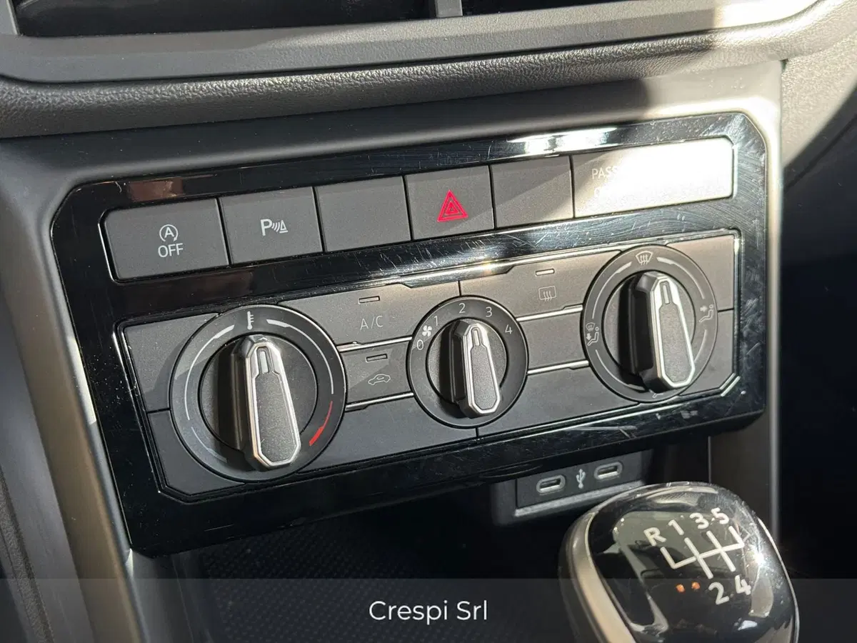Volkswagen T-Cross usata a Varese (13)