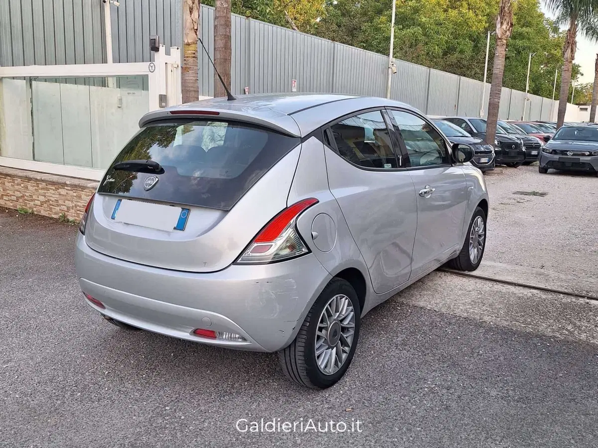 Lancia Ypsilon usata a Salerno (4)