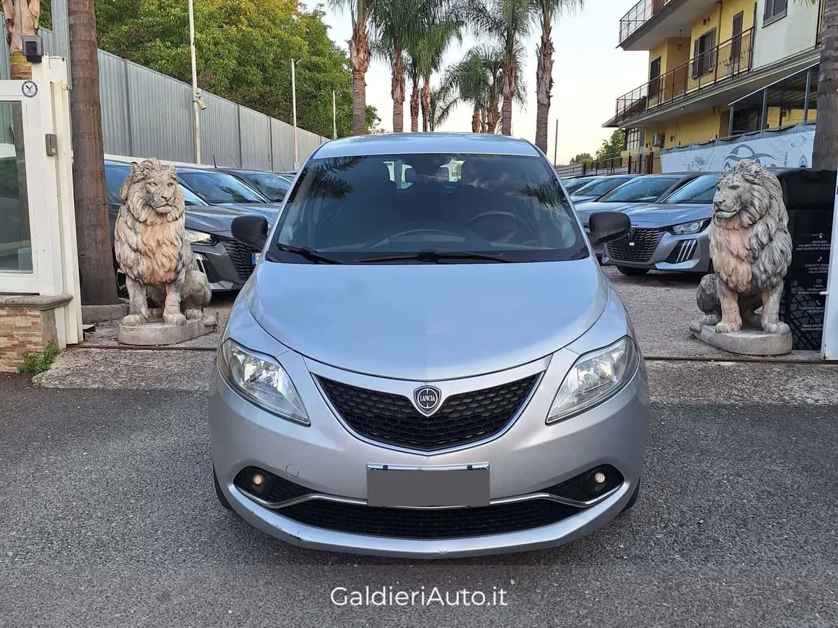 Lancia Ypsilon usata a Salerno (7)
