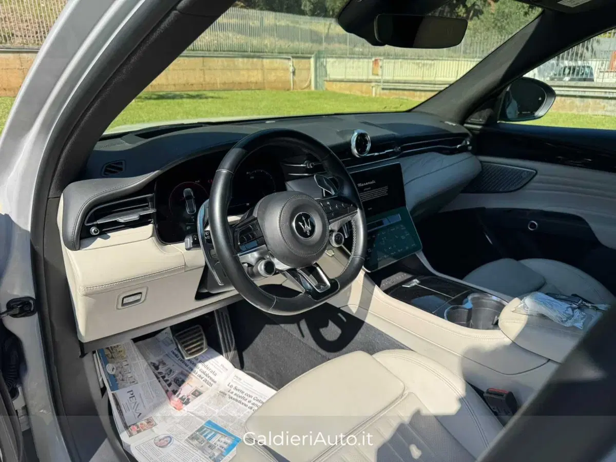 Maserati Grecale usata a Salerno (18)