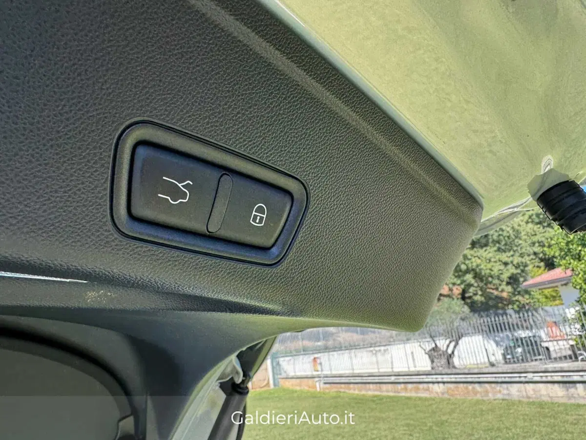 Maserati Grecale usata a Salerno (9)