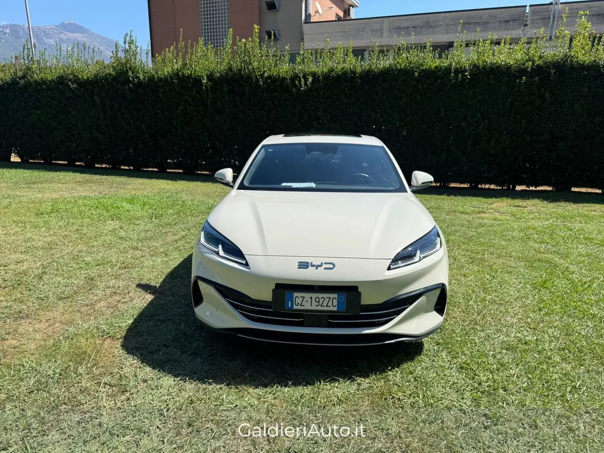 Byd Seal 6 DM-i usata a Salerno (9)