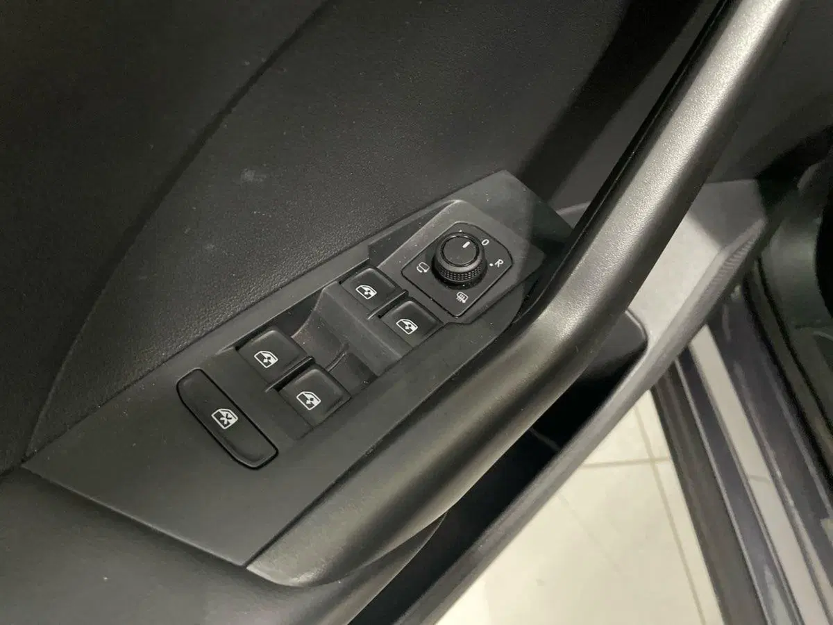 Volkswagen T-Cross usata a Prato (18)