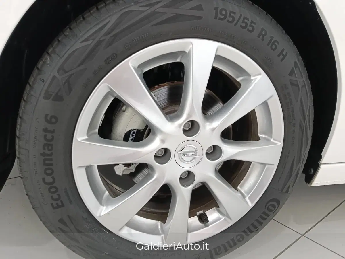 Opel Corsa nuova a Salerno (12)