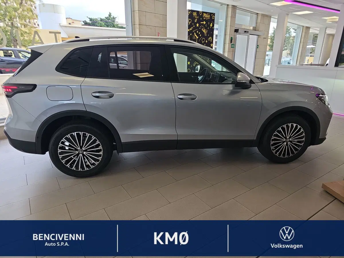 Volkswagen Tiguan nuova a Reggio Calabria (15)