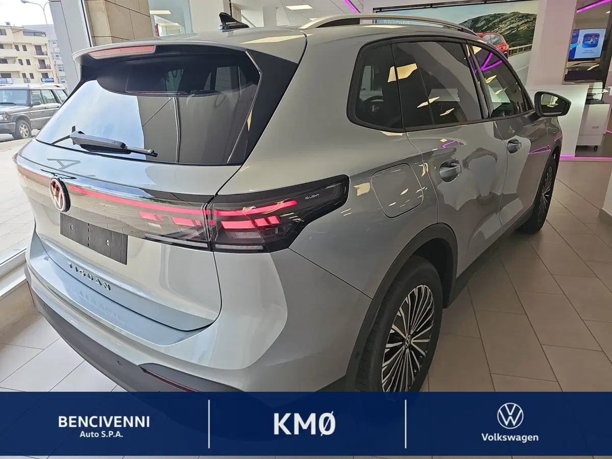 Volkswagen Tiguan nuova a Reggio Calabria (9)