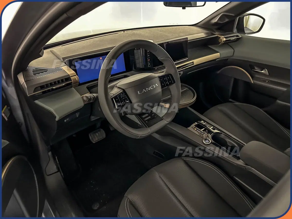 Lancia Ypsilon nuova a Milano (9)
