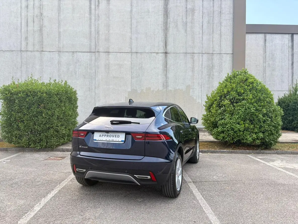 Jaguar E-Pace usata a Salerno (2)