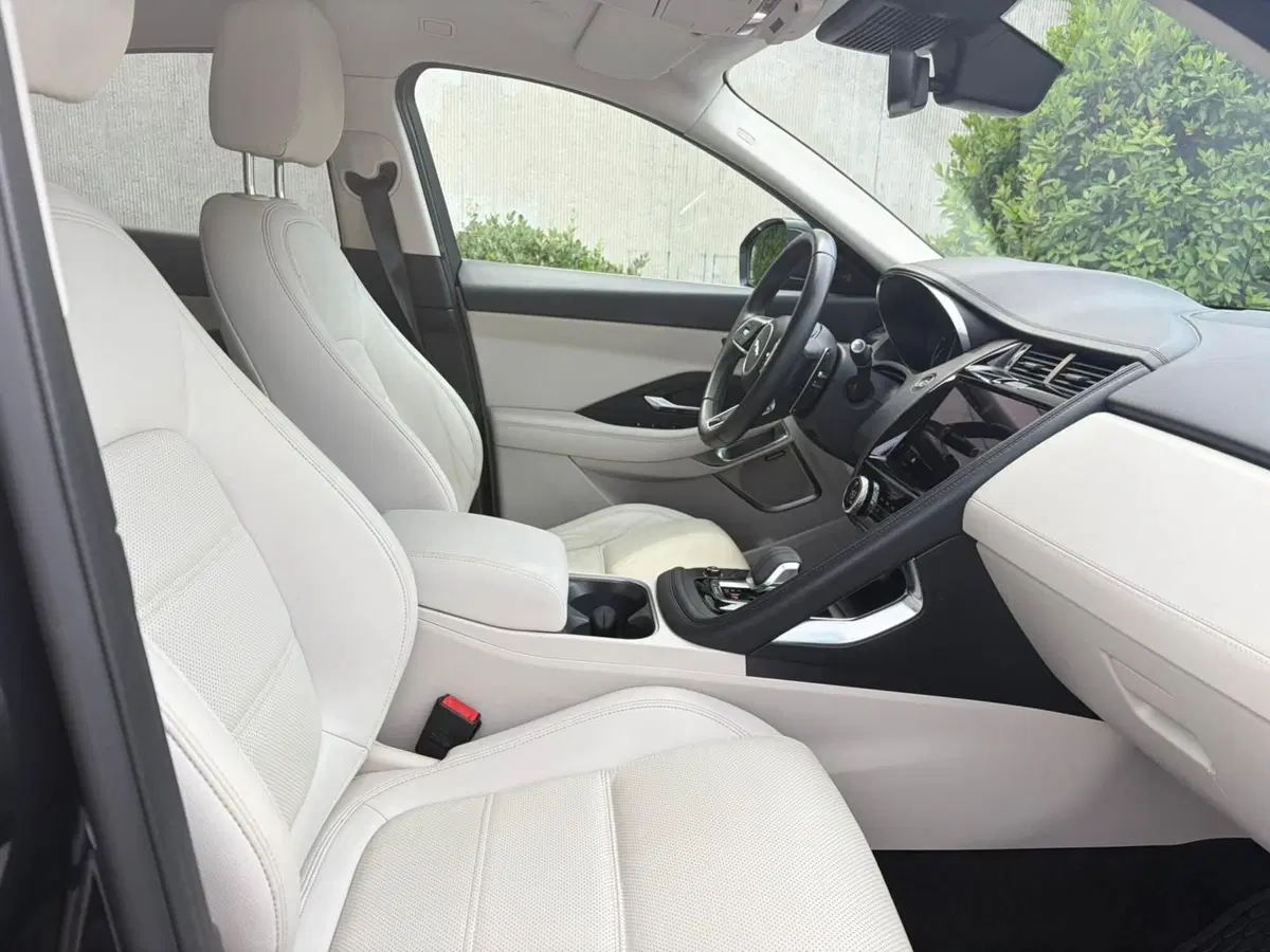 Jaguar E-Pace usata a Salerno (4)