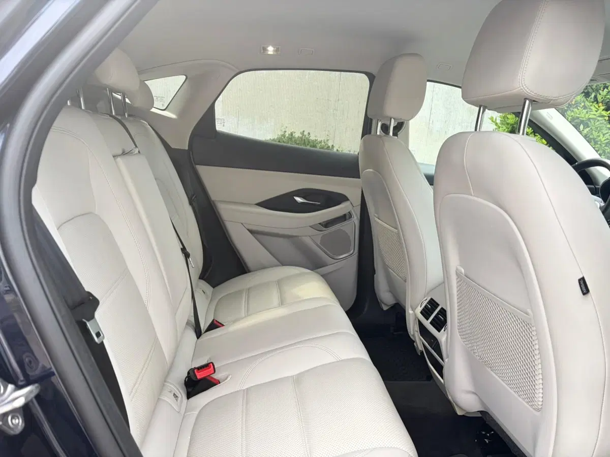 Jaguar E-Pace usata a Salerno (5)