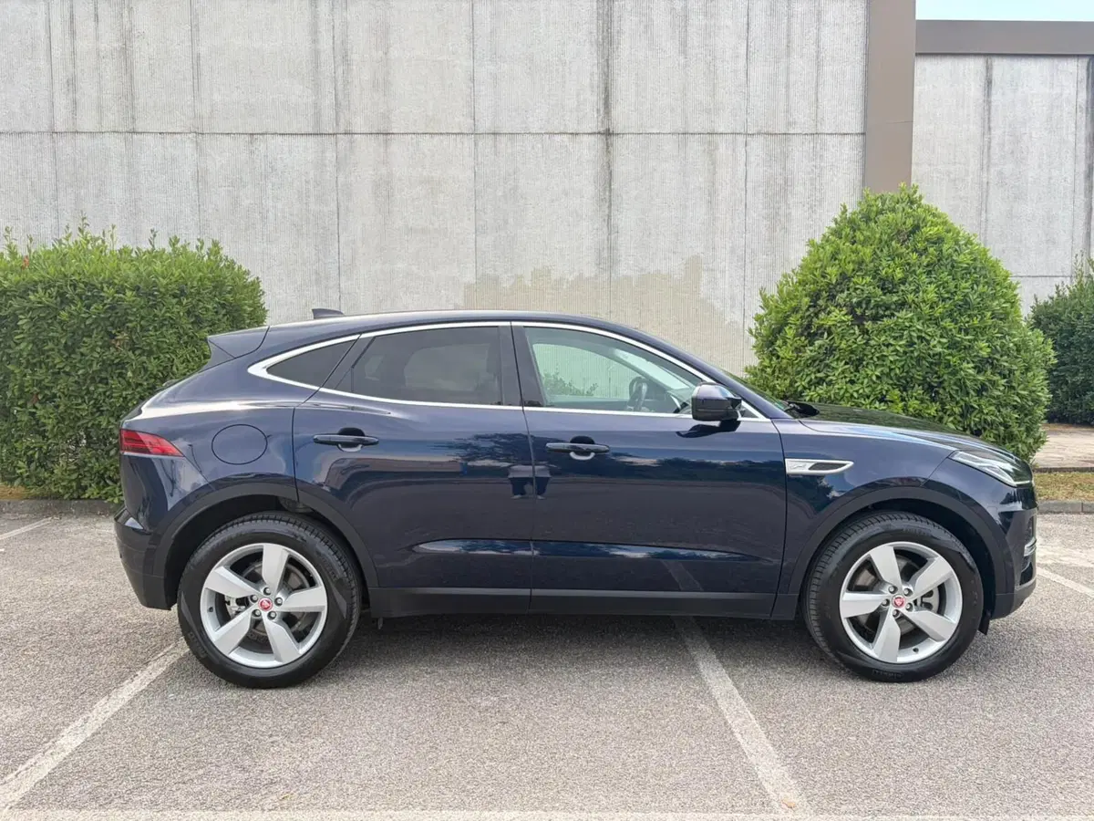 Jaguar E-Pace usata a Salerno (6)