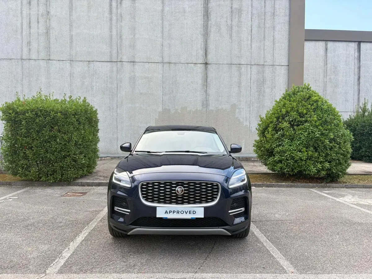 Jaguar E-Pace usata a Salerno (8)