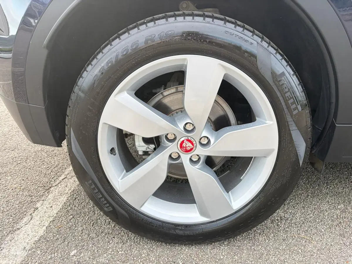 Jaguar E-Pace usata a Salerno (9)