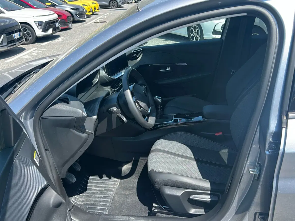 Peugeot 208 usata a Roma (12)