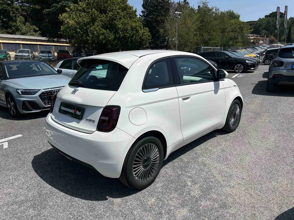 Fiat 500 nuova a Roma (2)