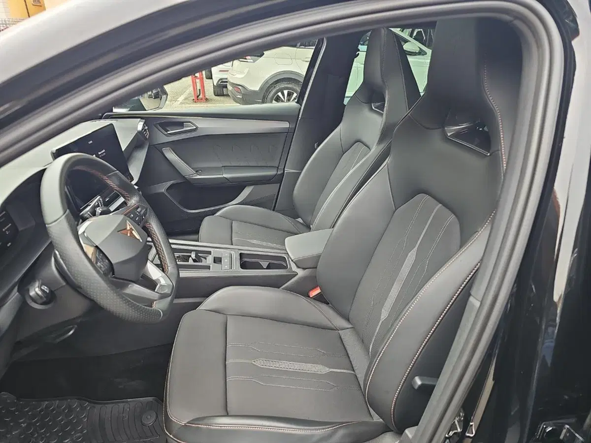 Cupra Leon usata a Lecco (9)