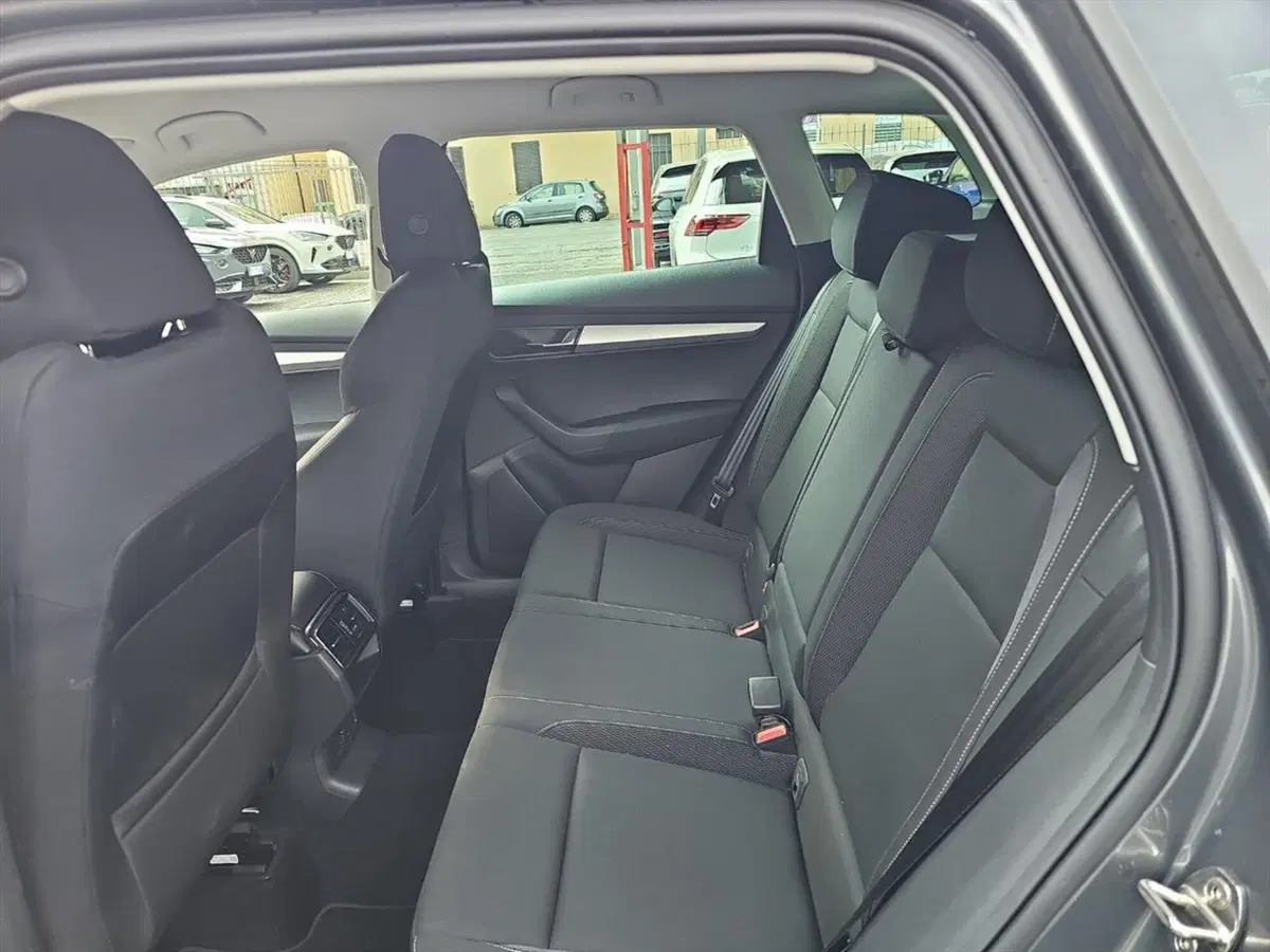 Skoda Karoq usata a Lecco (12)