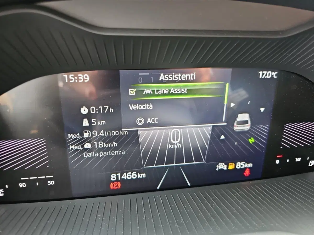 Skoda Karoq usata a Lecco (17)