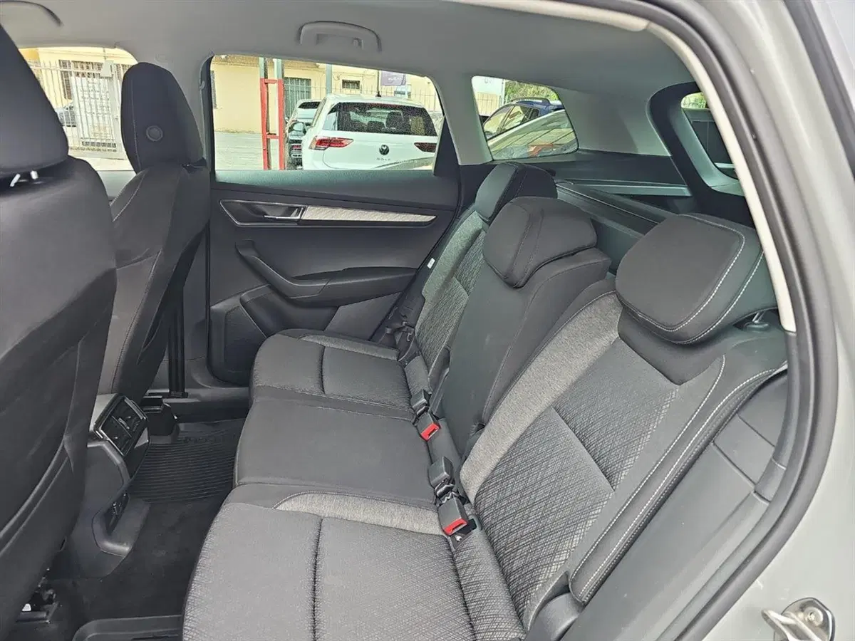 Skoda Karoq usata a Lecco (10)