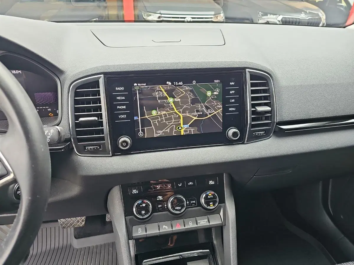 Skoda Karoq usata a Lecco (13)