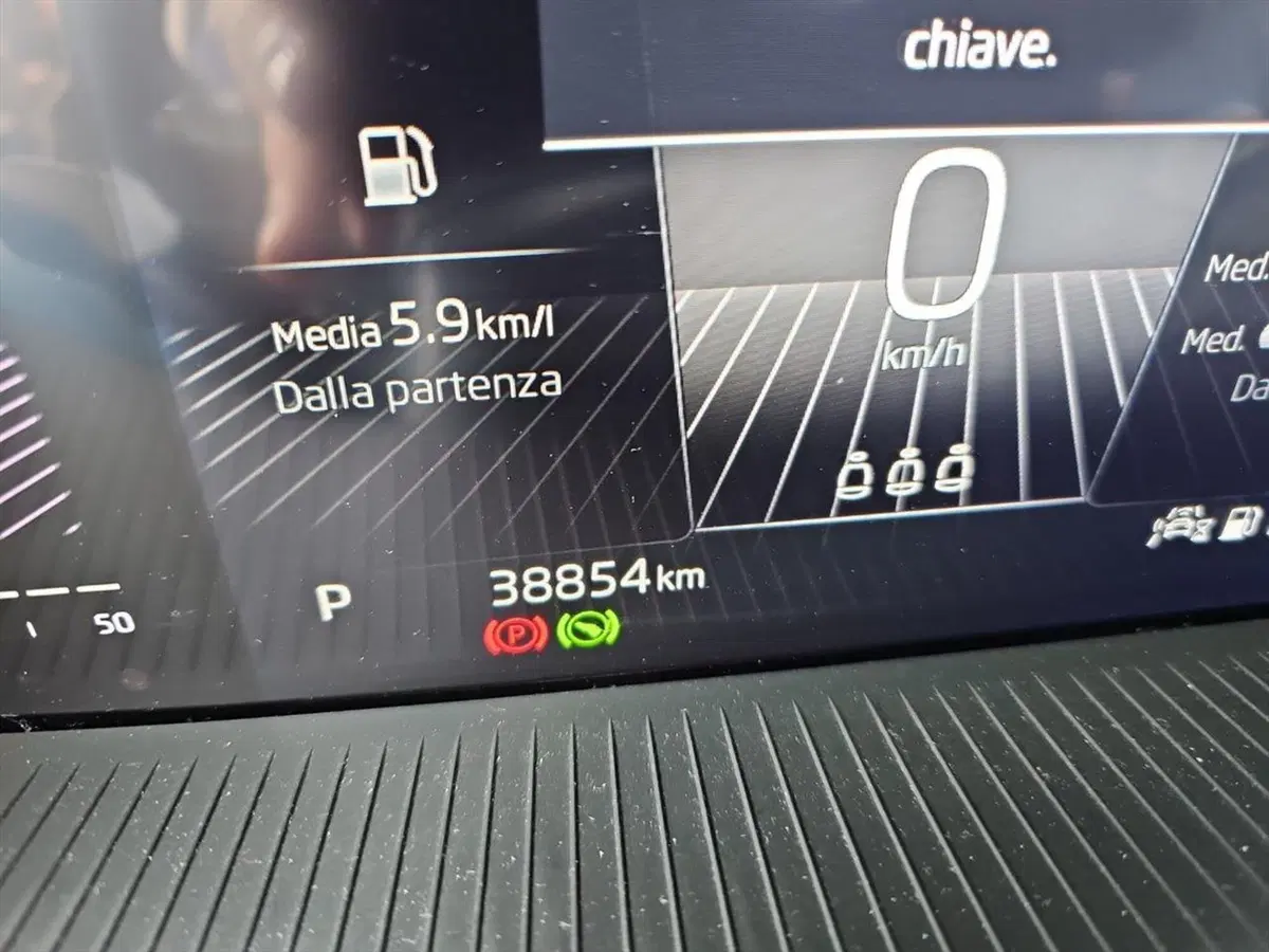 Skoda Karoq usata a Lecco (14)