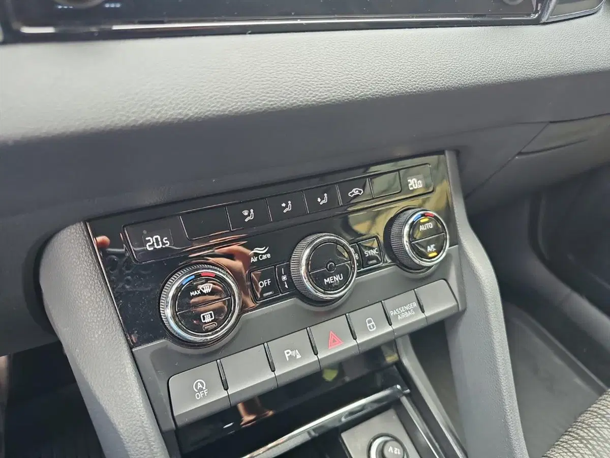 Skoda Karoq usata a Lecco (17)