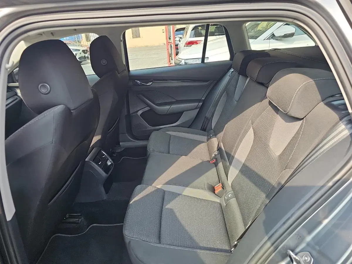 Skoda Octavia Station Wagon usata a Lecco (12)