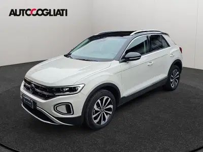 Volkswagen T-Roc 2.0 tdi Style 115cv del 2023 usata a Merate