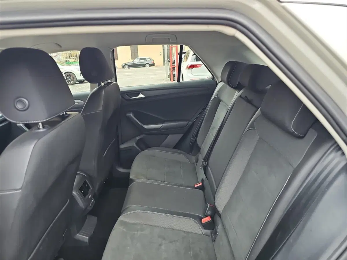 Volkswagen T-Roc usata a Lecco (10)