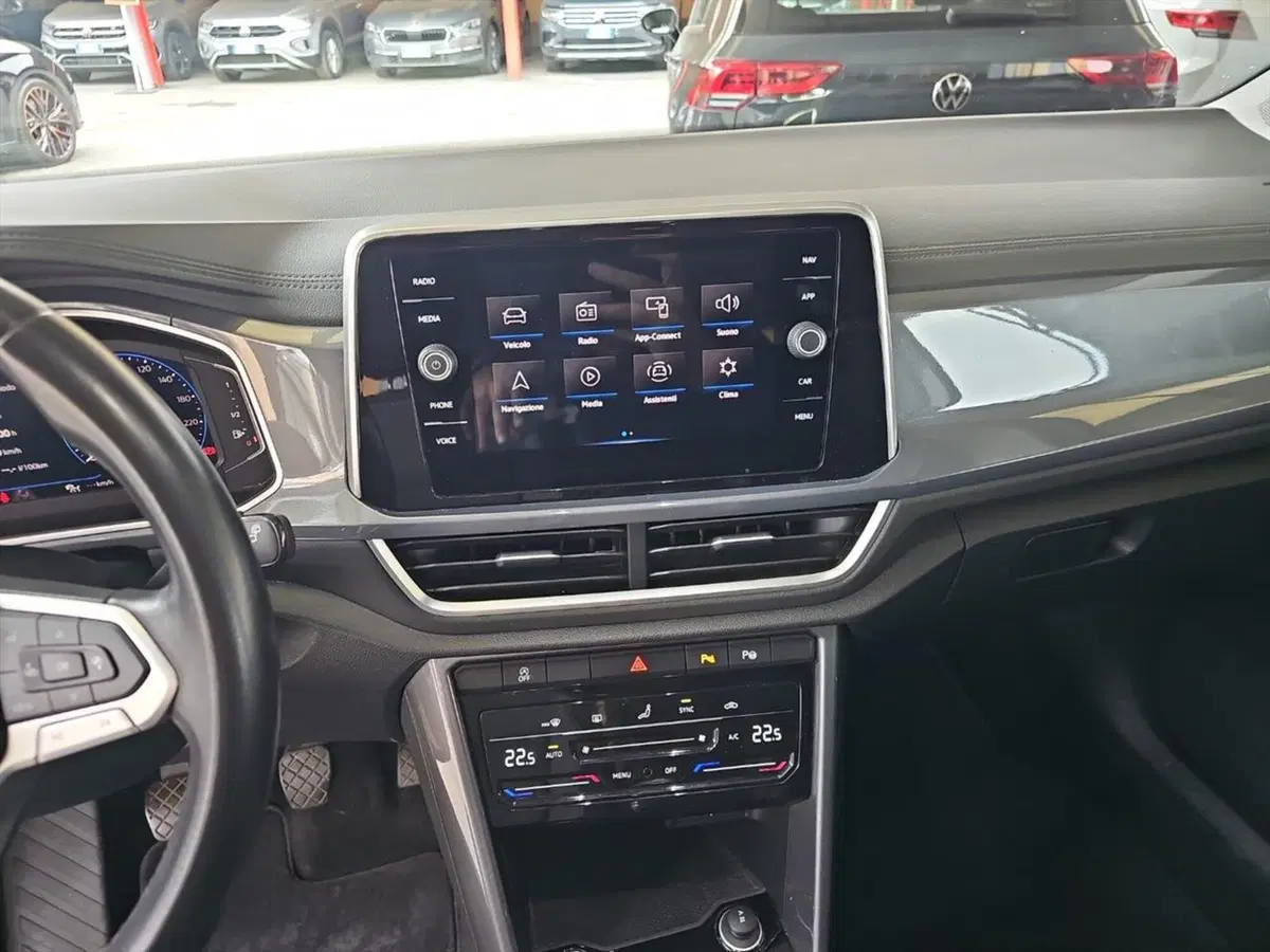 Volkswagen T-Roc usata a Lecco (13)