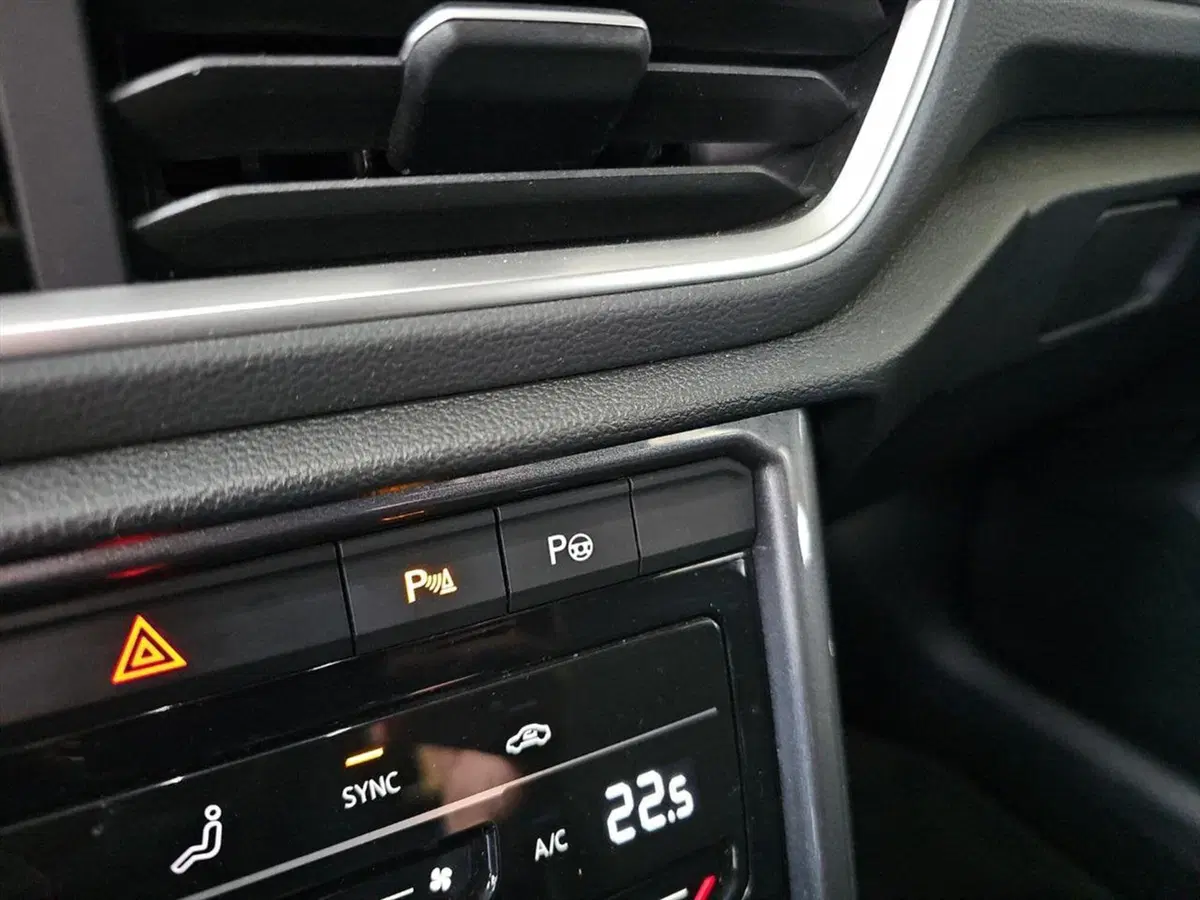 Volkswagen T-Roc usata a Lecco (15)