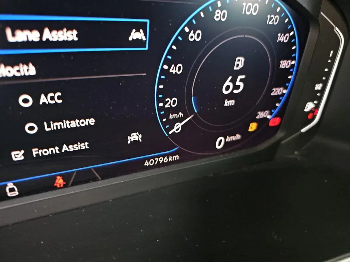 Volkswagen T-Roc usata a Lecco (17)