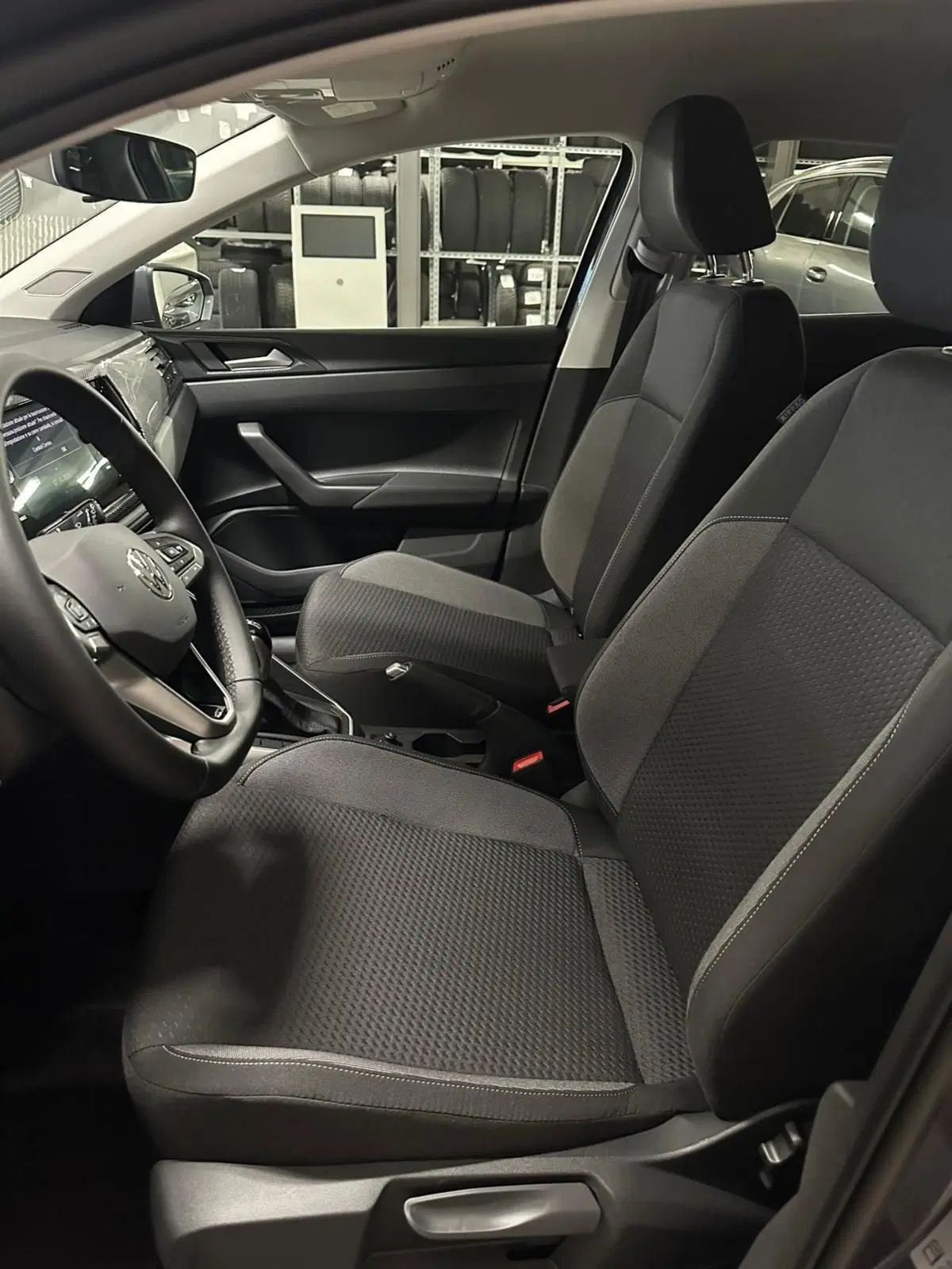 Volkswagen Polo nuova a Lecco (7)