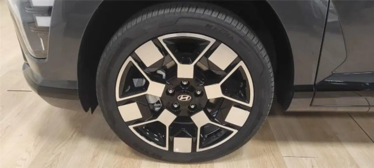 Hyundai Kona nuova a Bari (18)