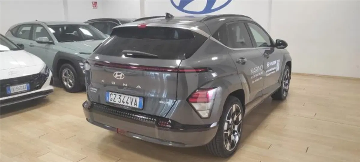 Hyundai Kona nuova a Bari (3)