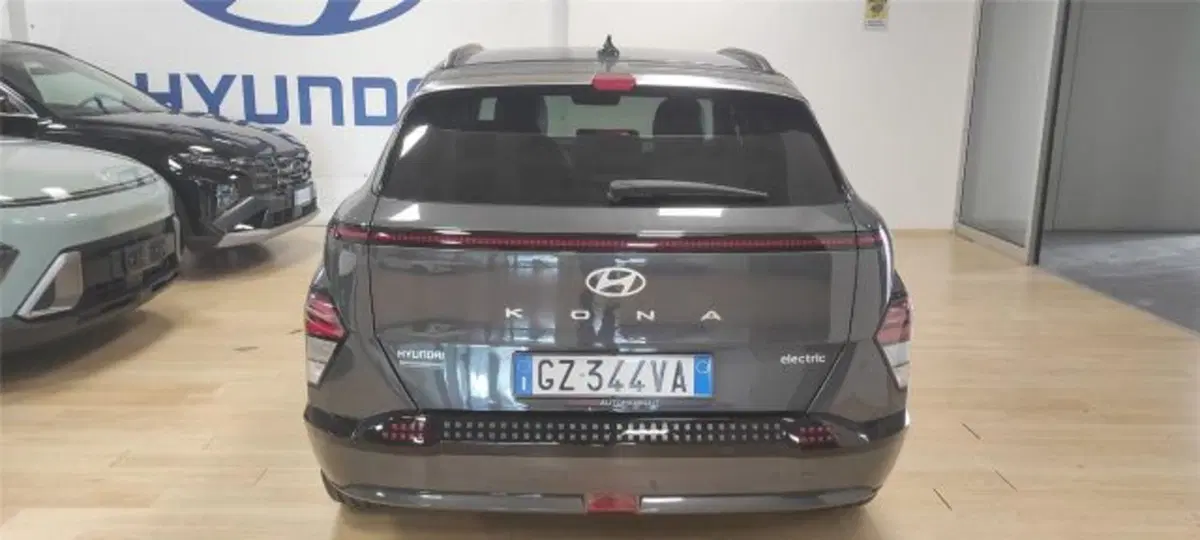 Hyundai Kona nuova a Bari (4)