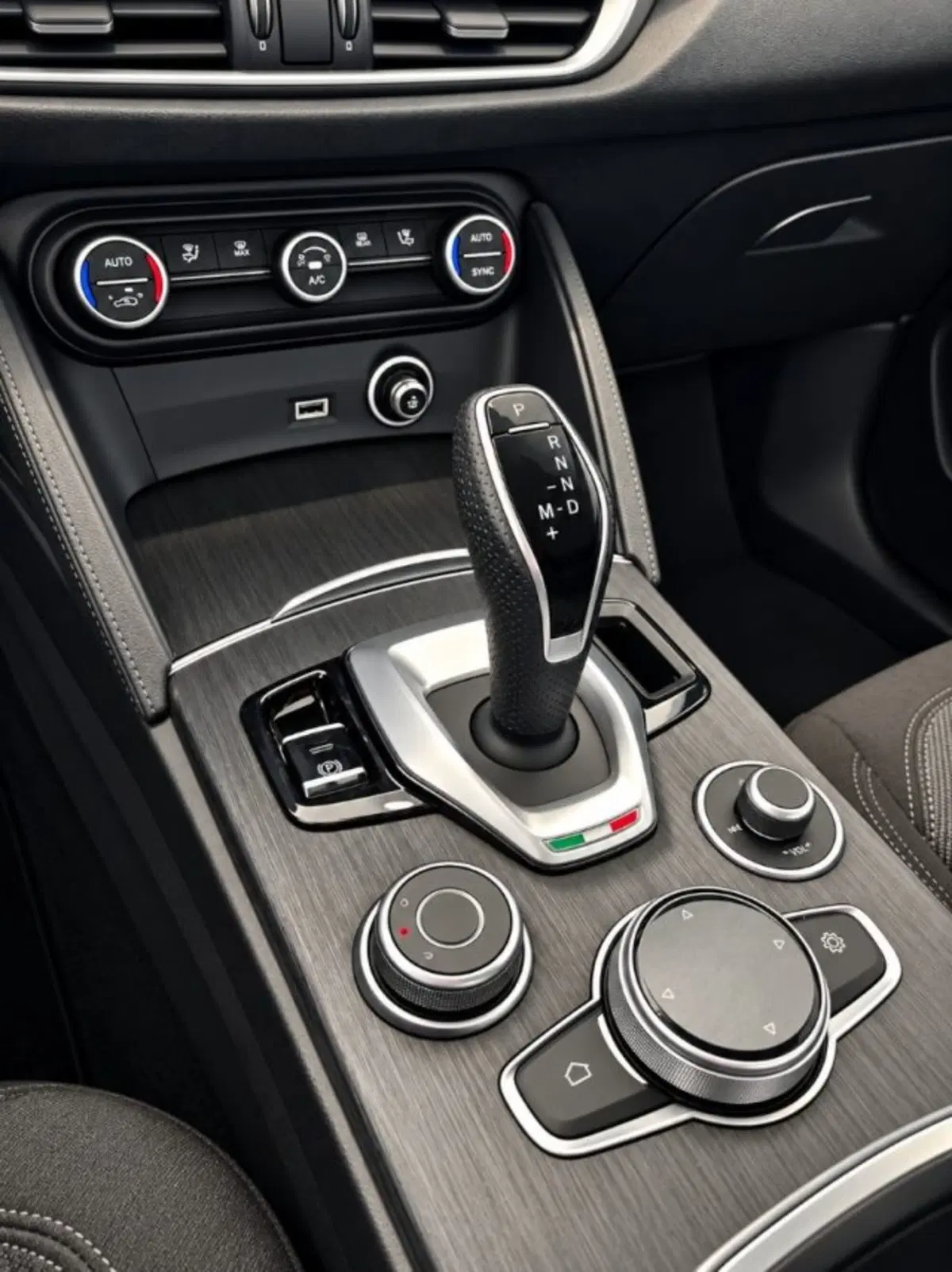 Alfa Romeo Stelvio usata a Firenze (11)