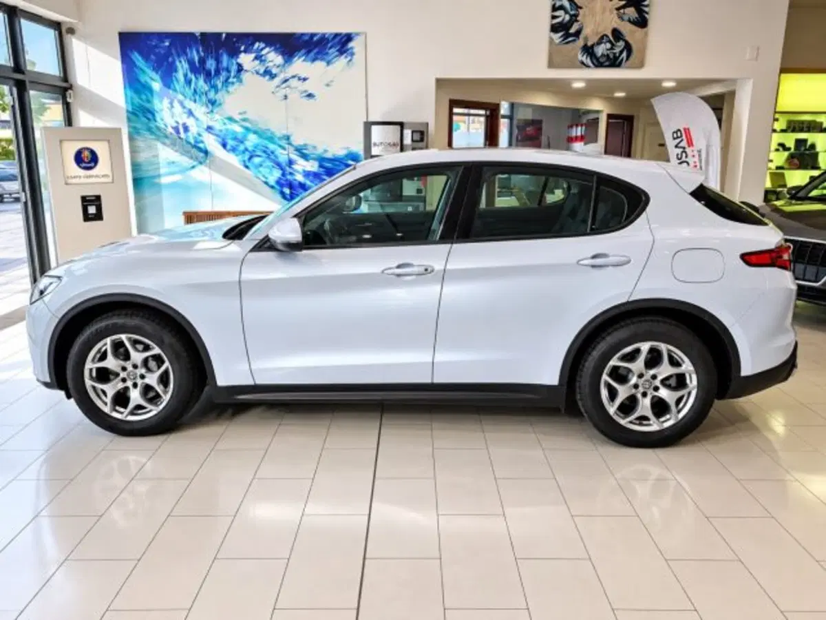 Alfa Romeo Stelvio usata a Firenze (4)