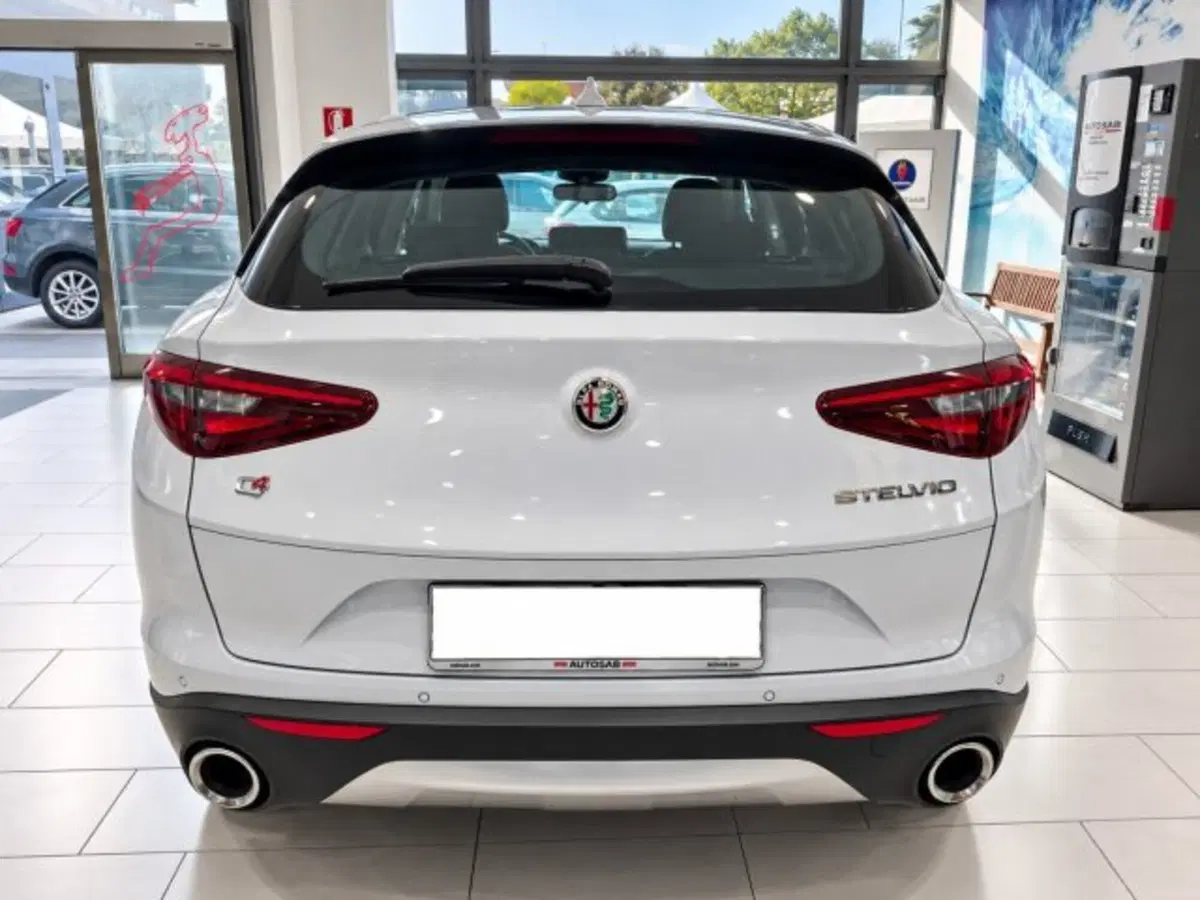 Alfa Romeo Stelvio usata a Firenze (5)