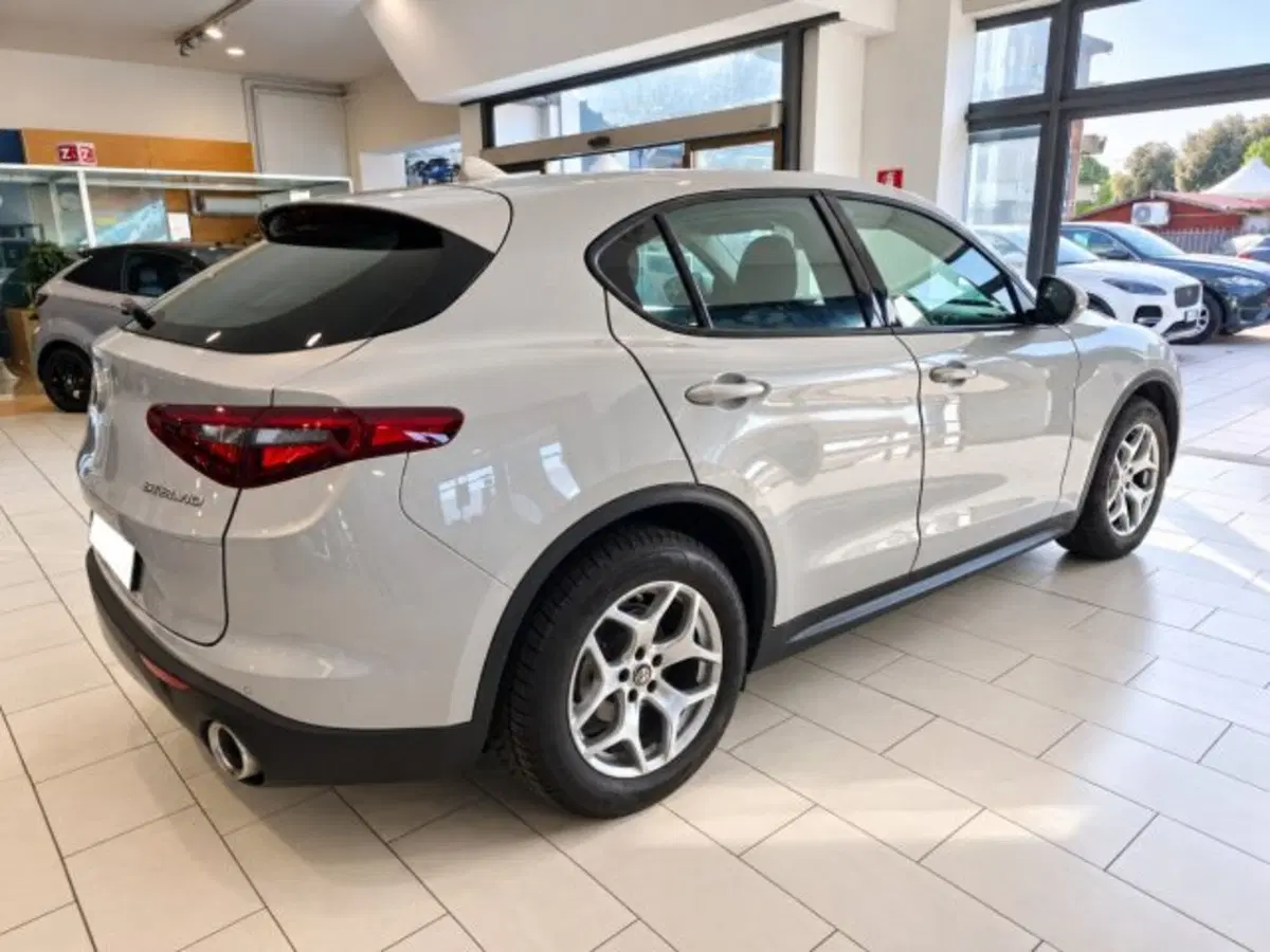 Alfa Romeo Stelvio usata a Firenze (6)