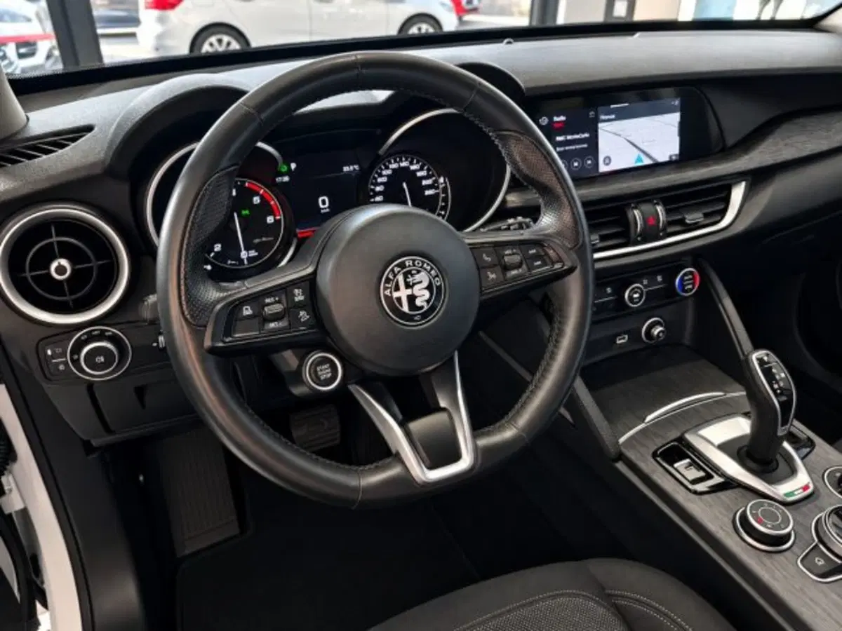 Alfa Romeo Stelvio usata a Firenze (7)