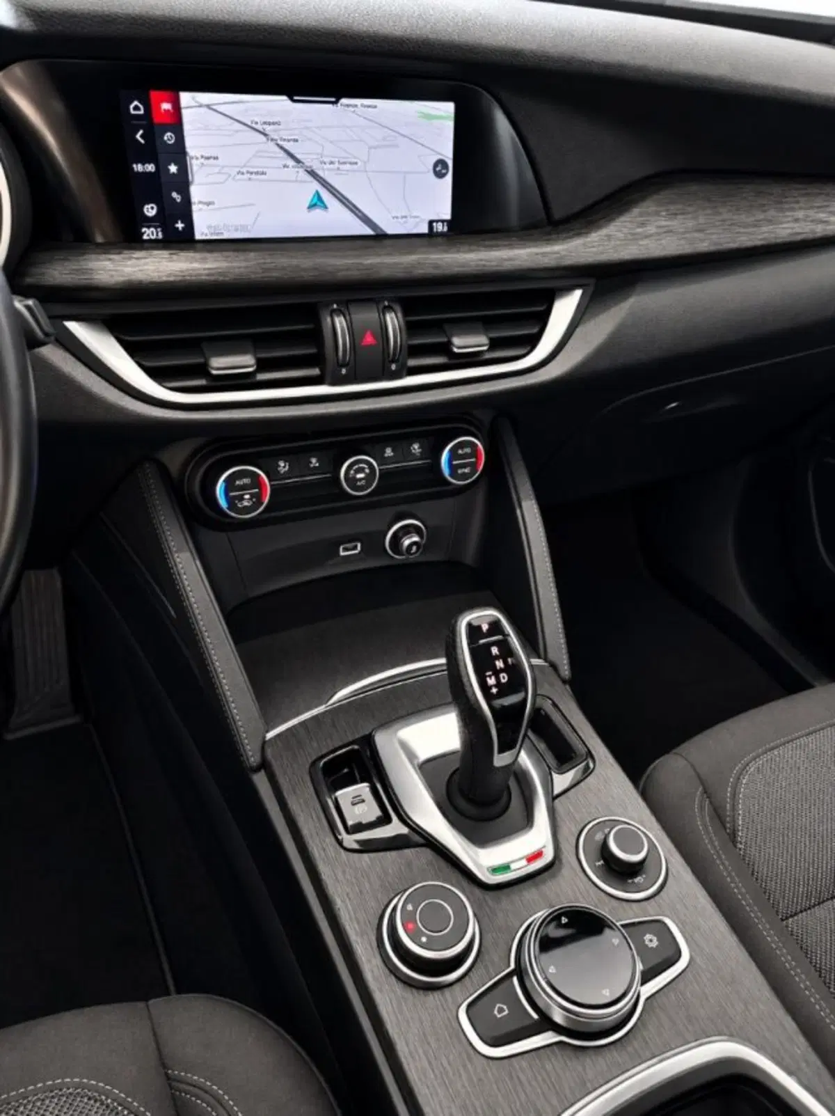 Alfa Romeo Stelvio usata a Firenze (9)