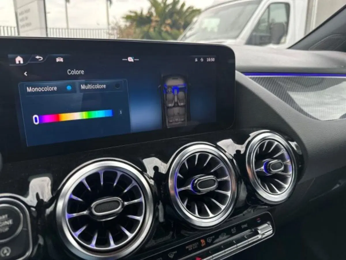 Mercedes-Benz GLA SUV usata a Avellino (18)