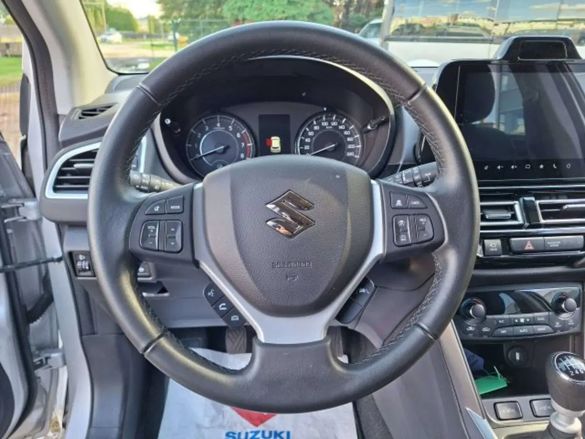 Suzuki S-Cross usata a Como (8)